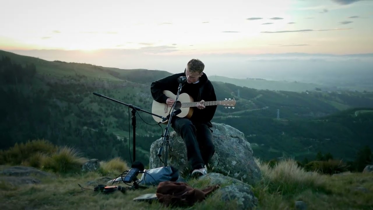 Chris Bates – Do You Think of Me Sometimes? (Live on the Port Hills)