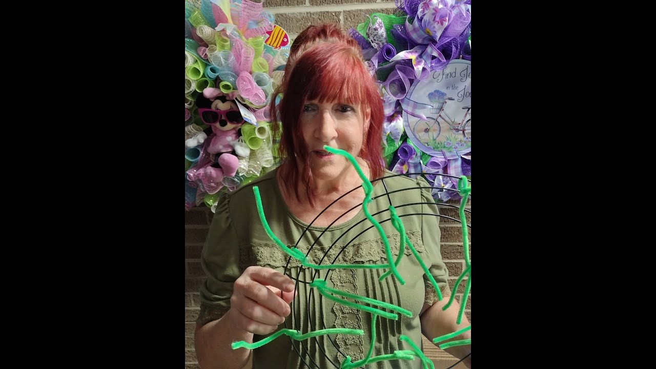 How to Place Your Pipe Cleaners on A 14 Inch Wreath Frame