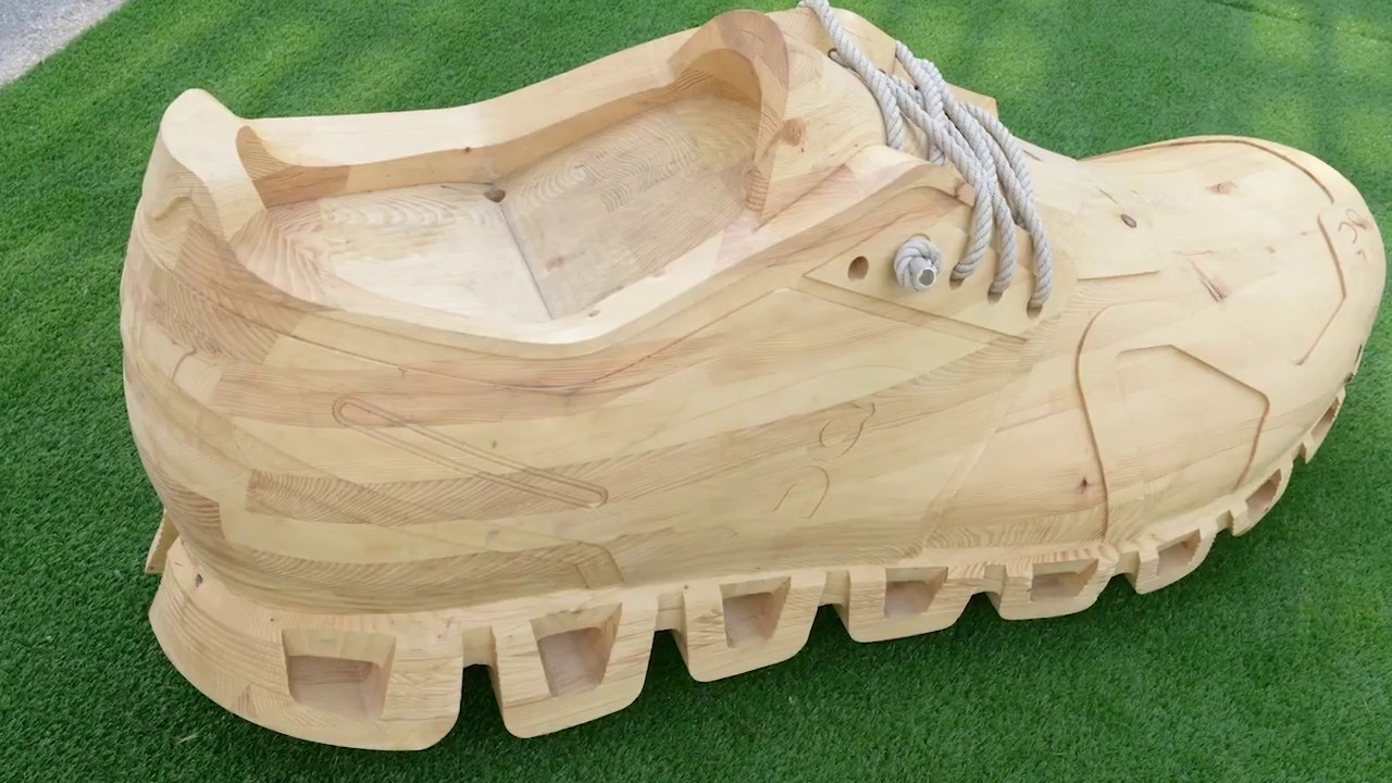On-Turnschuh als Stadtmöbel