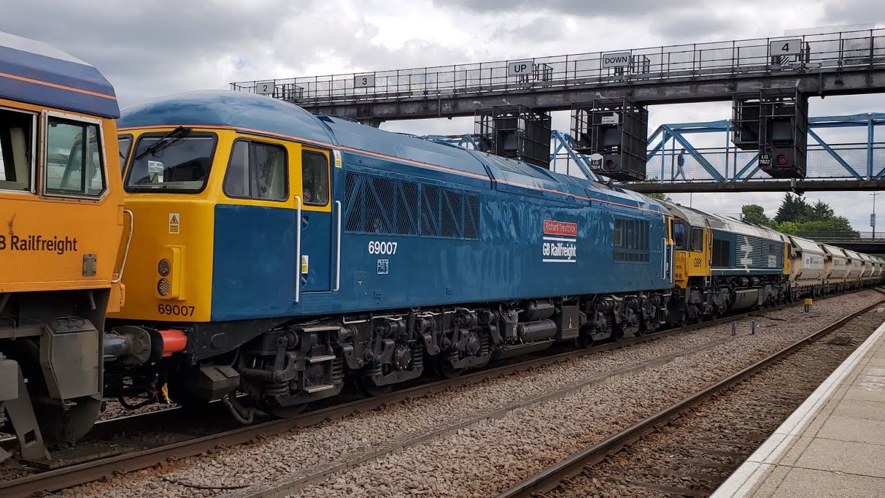 Trains at Lincoln Central (05/07/2023)