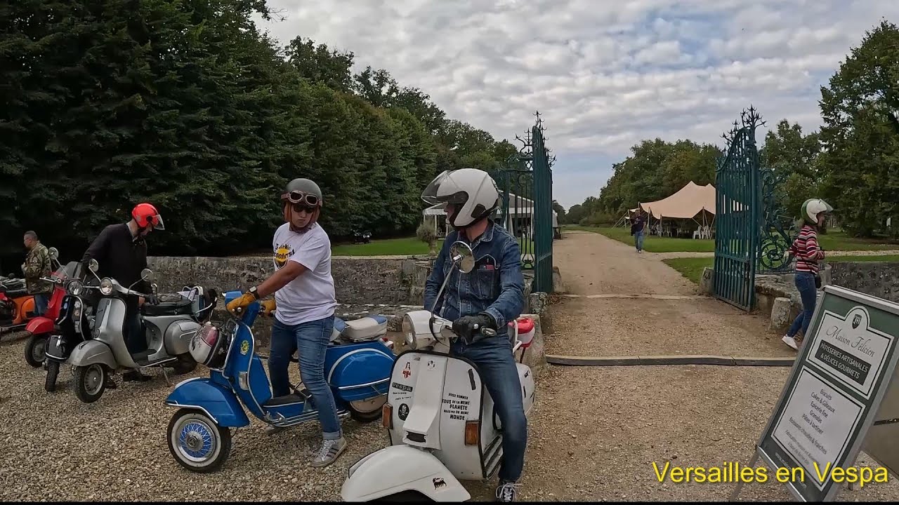 Vespa Parade Paris 2024