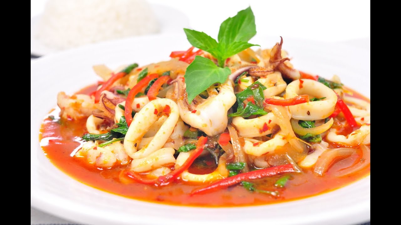 Stir Fried Squid with Roasted Chili Paste - Pla Meuk Pad Nam Prik Paw ปลาหมึกผัดน้ำพริกเผา [4K]