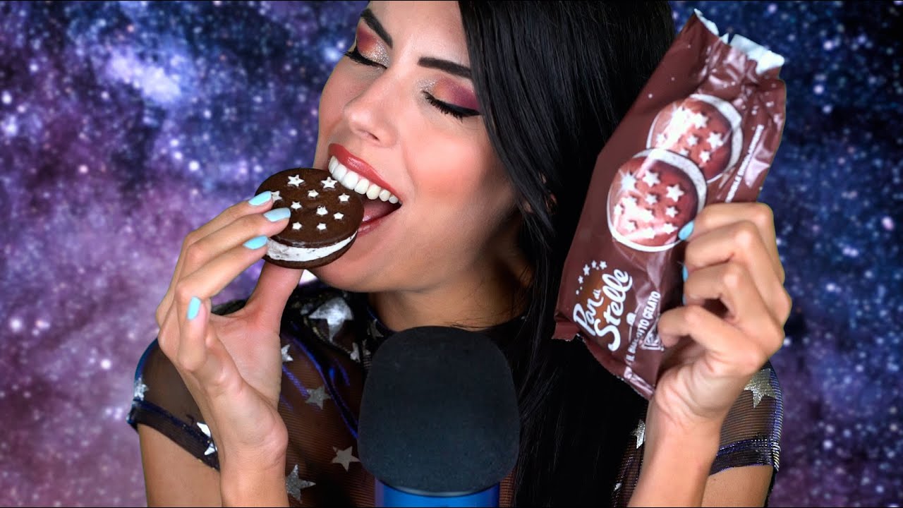 ASMR ita - 🍦 GELATO PAN DI STELLE • Assaggio + Come Nascono le Stelle  ✨ (EATING CLOSE UP)