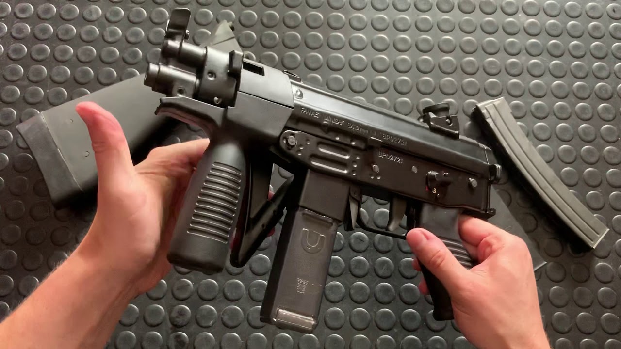 MP5 + Sig553 = this little SMG (FAMAE Mini SAF): Gun of the Week #4
