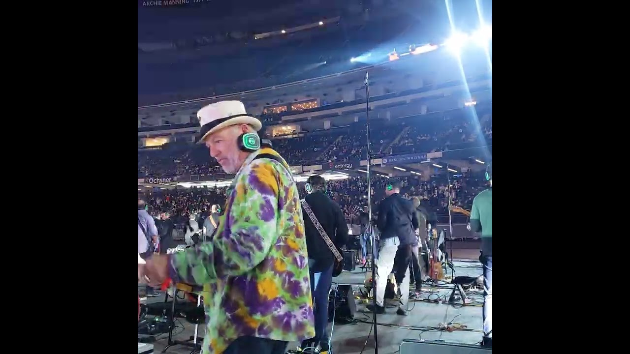 Rockin'1000 New Orleans, pt1( show actually starts at 10:28)