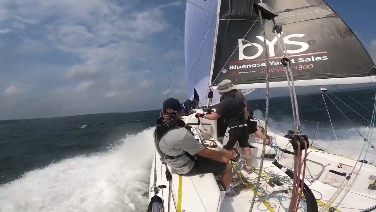 SunFast 3300 Going 20kts at 30 kts wind speed