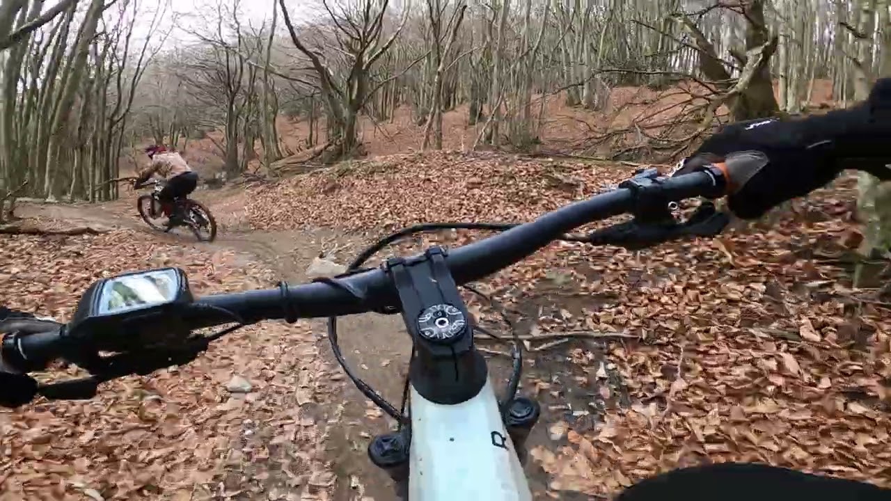 Crestino 1 in risalita e discesa su Cravarezza sul bagnato zero grip🧼‼️Finale Ligure MTB‼️