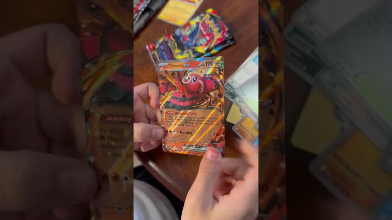 Abriendo un paquete de pokemon fuegos fantasmales