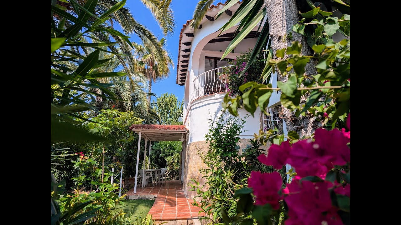 Charming Villa for Sale in Moraira – Pool, Garage & Guest Apartment – Just 1.4km from the Beach!