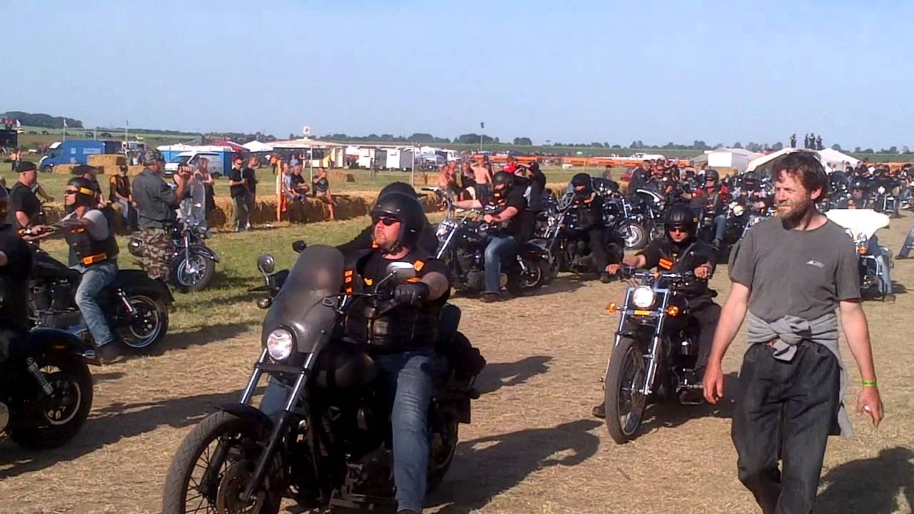 600 Bandidos arriveren op de superrally Duitsland 2012 - 600 Bandidos leave Superrally Germany 2012