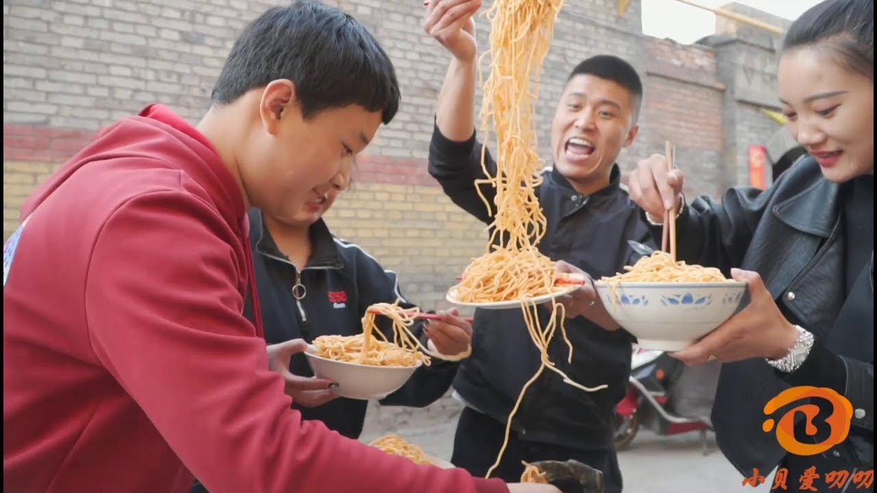 食堂隊友吃不飽，一招就讓廚師改成了一元自助餐【小貝愛叨叨】