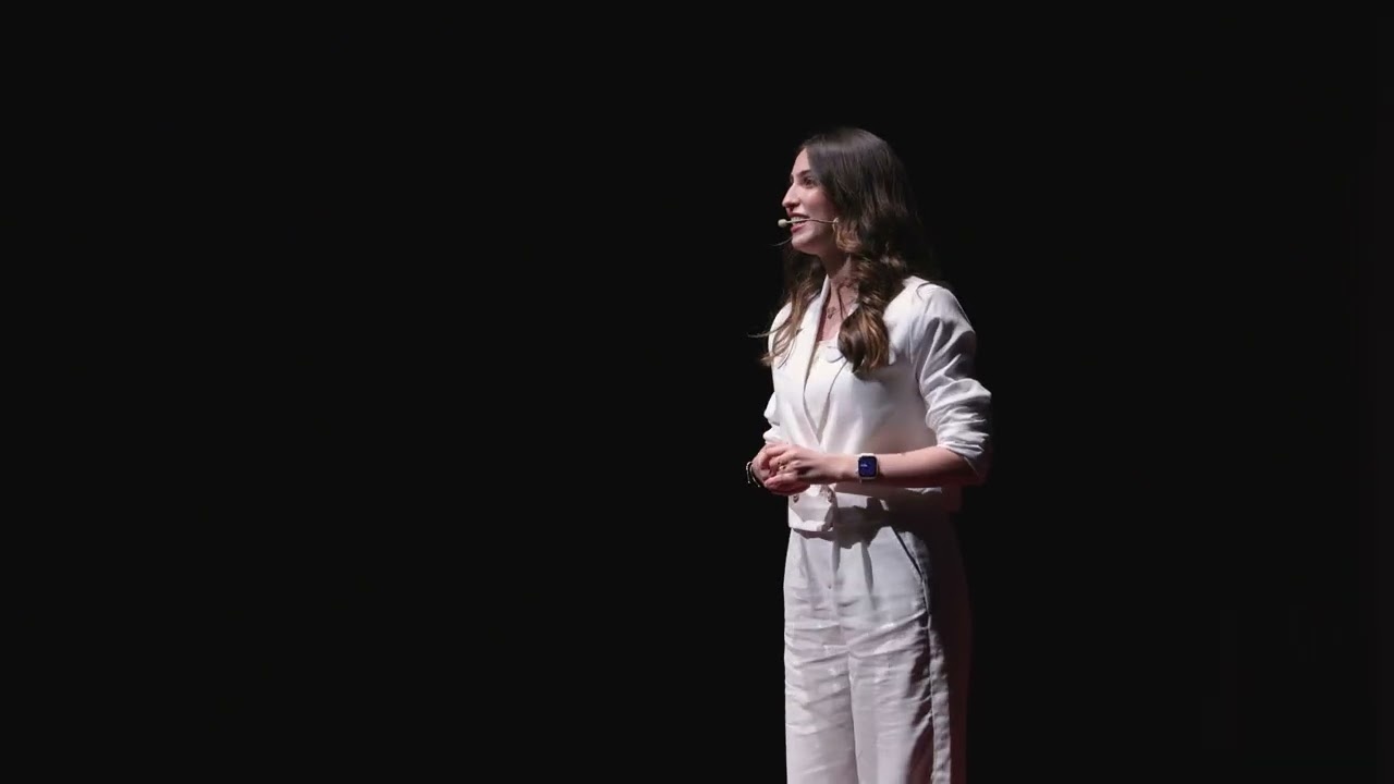 كبرت البنوتة | سارة خصاونة | TEDxAlWeibdeh