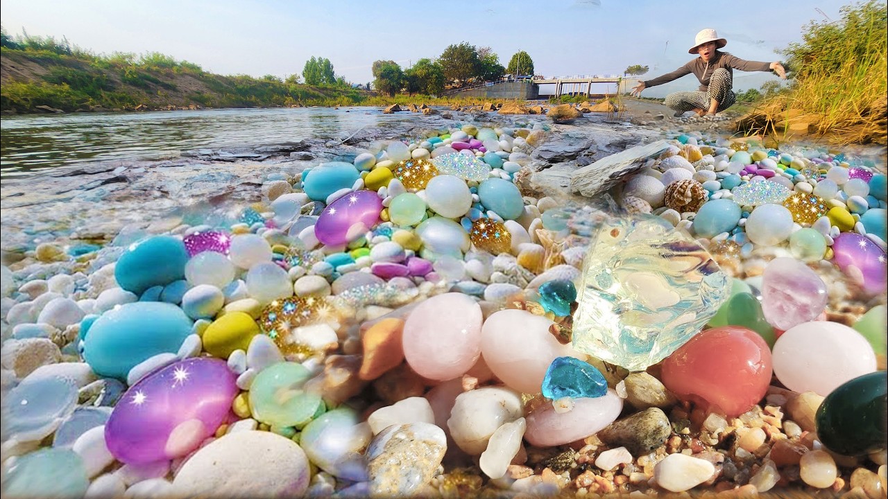 OMG A typical day in the life of a pearl Pick at River side, searching for valuable pearls
