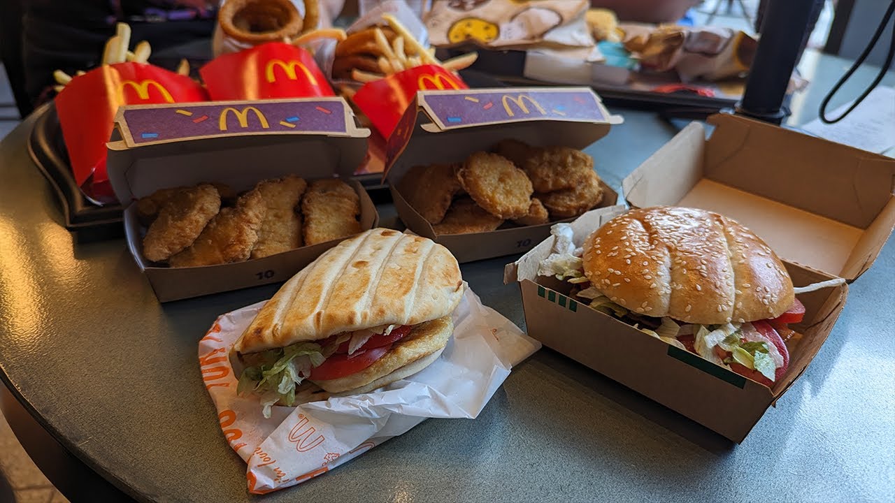 Я посещаю главный офис McDonald's World и университет гамбургеров в Чикаго, чтобы попробовать меж...