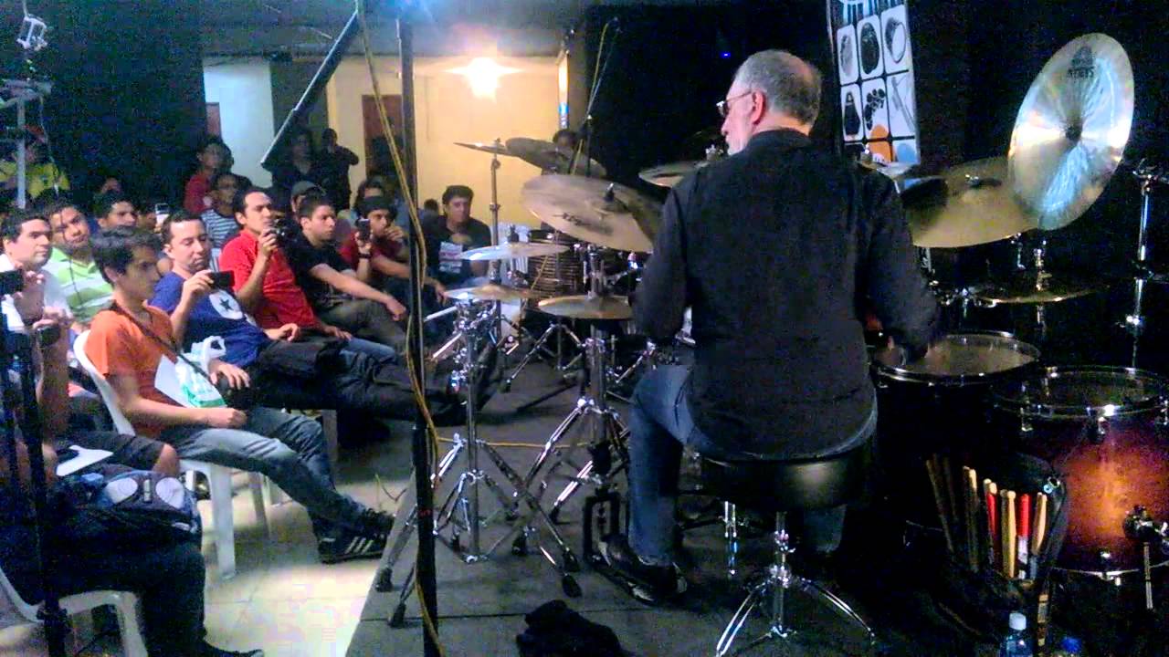 DOM FAMULARO (Drum solo) Drum clinic en MAS MUSIKA Guayaquil - Ecuador