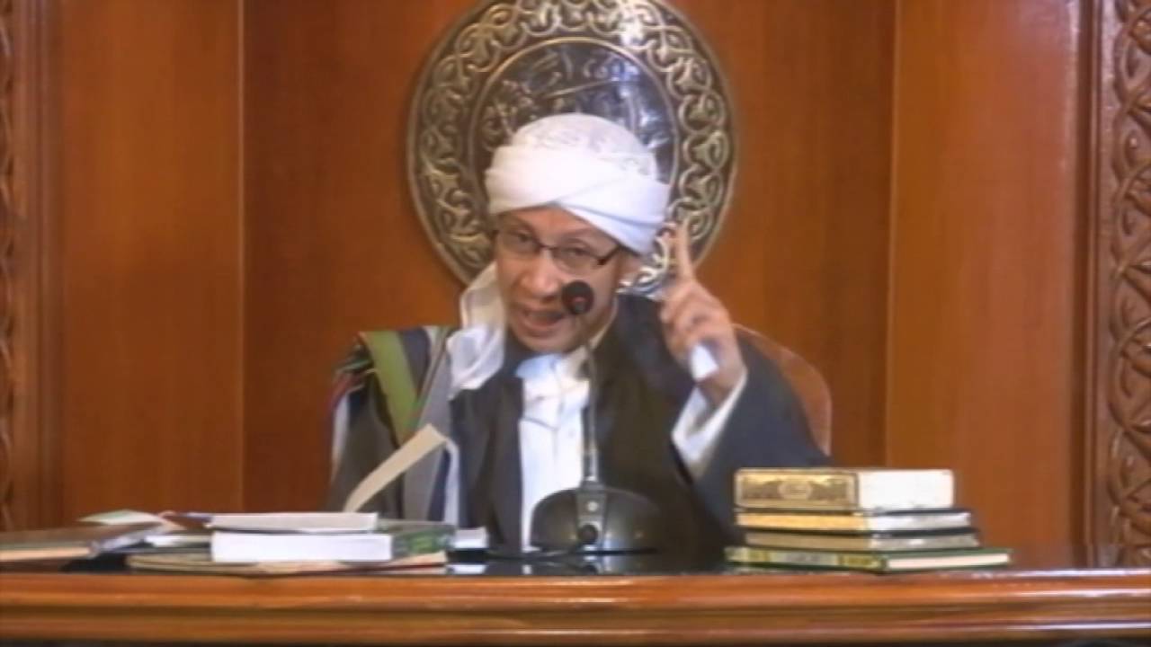 Bolehkah Tidak Mengikuti Rukyah Hilal Di Negara Sendiri? | Buya Yahya Menjawab