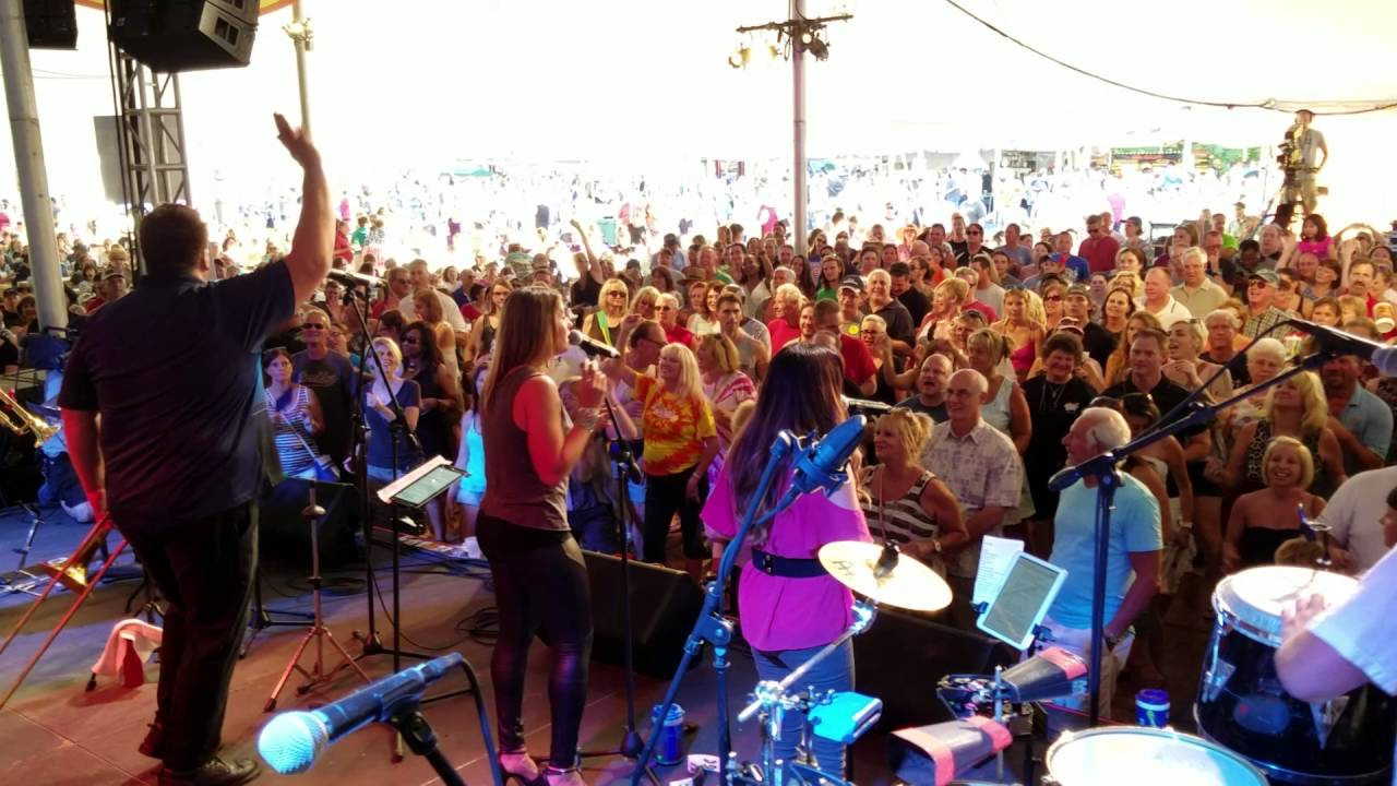 Crowd reaction while Philadelphia Funk Authority plays 