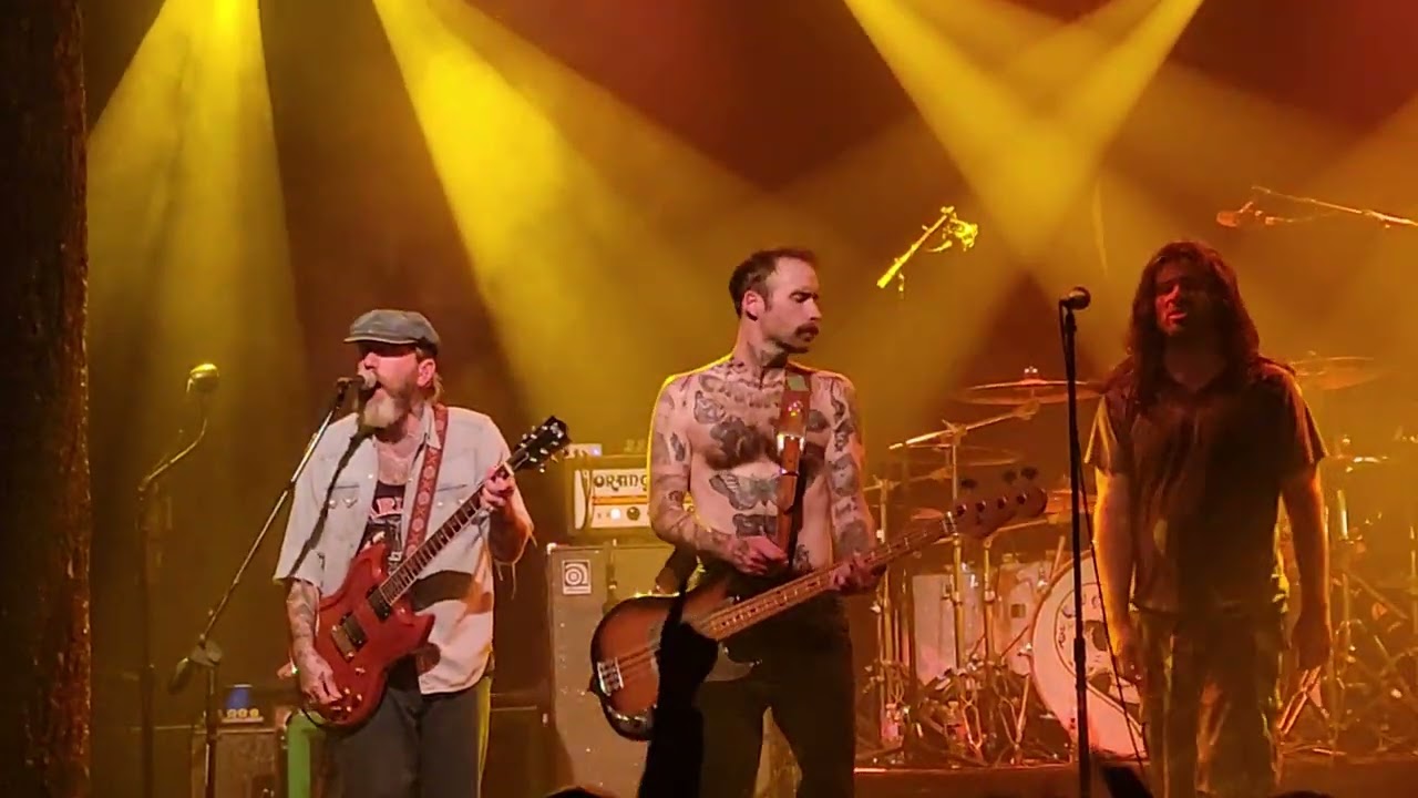 Alexisonfire - Happiness By The Kilowatt + Shout Live at TREES in Dallas, TX! (5/26/22)