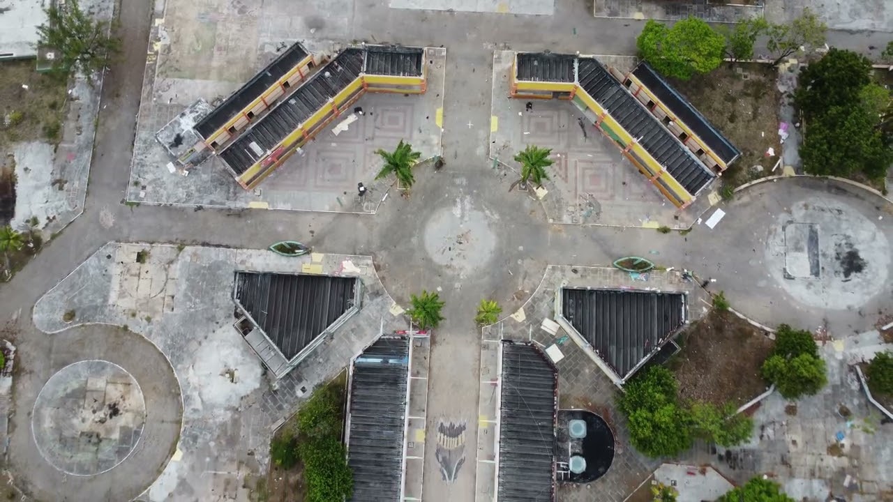  Mirabilandia foi inaugurado em 2002, tornou-se um importante polo de lazer familiar. 