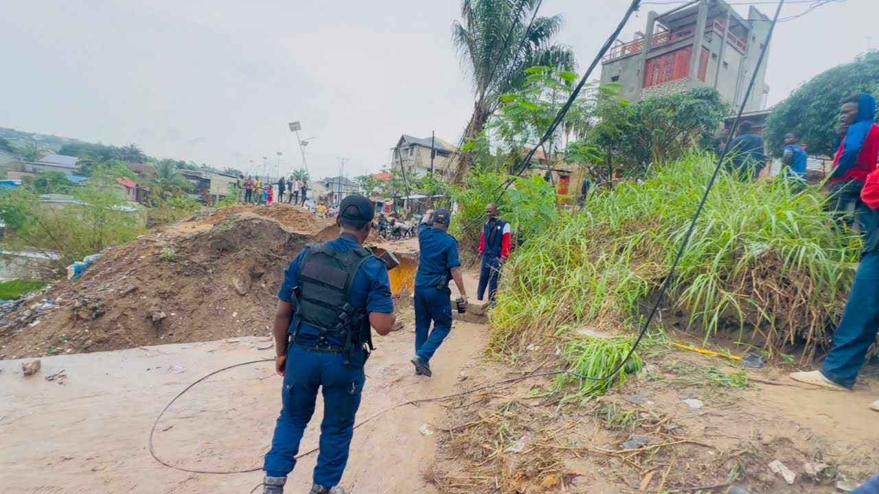 🚨Érosion m0rtelle à Kimweza la terre cède après la pluie, habitants effrayés cris et panique partout