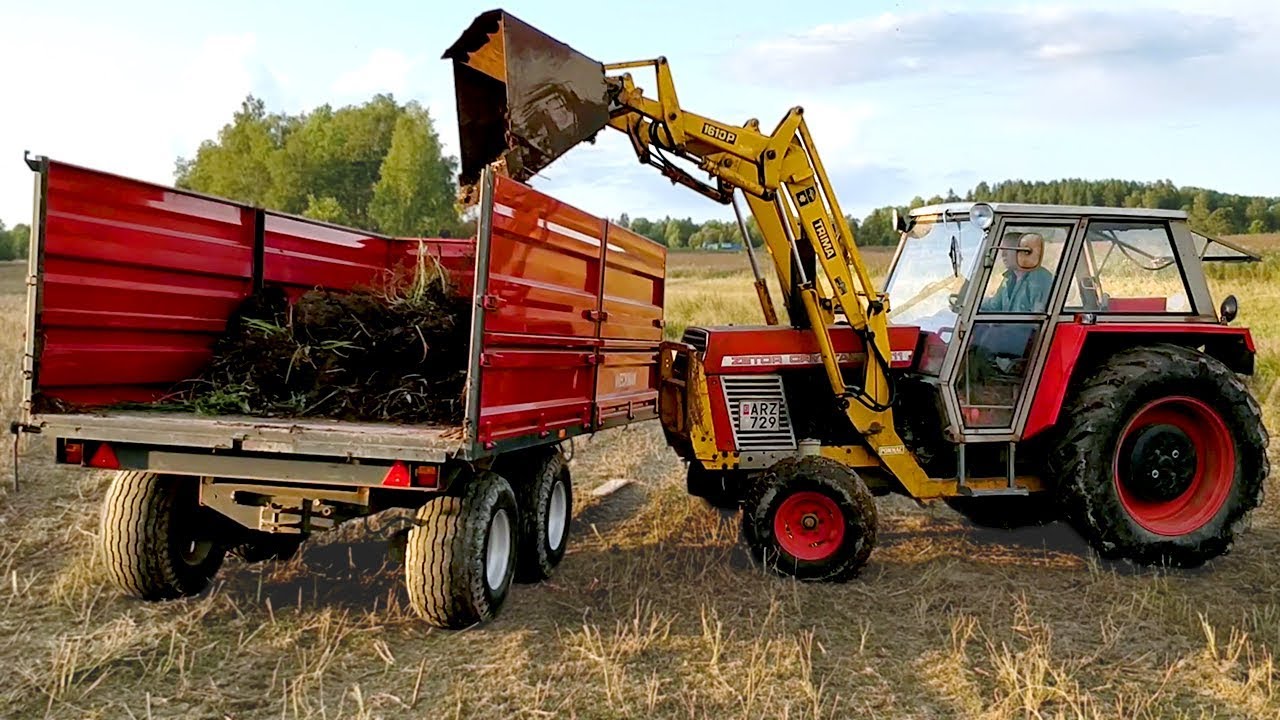 Zetor 8011 Loading soil on trailer