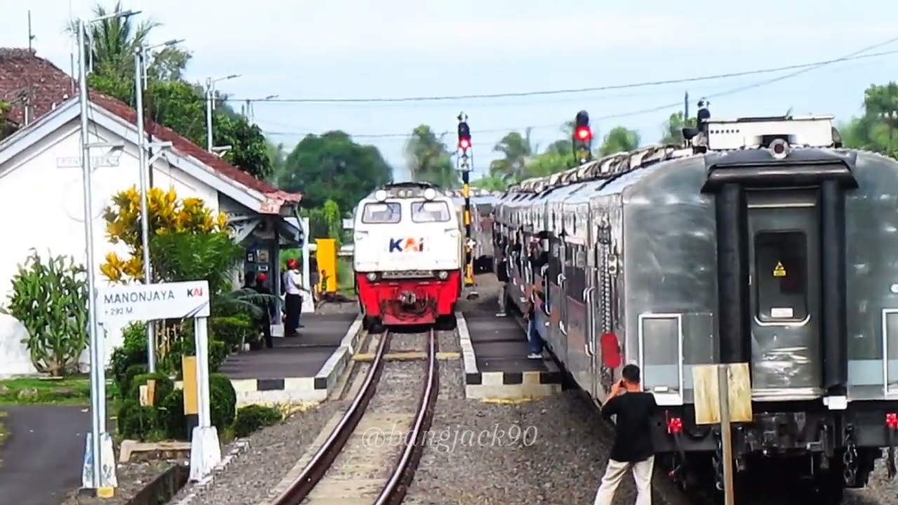 Kereta Api Harus Antri Di Stasiun Manonjaya Imbas Longsor Di Cikadu Manonjaya