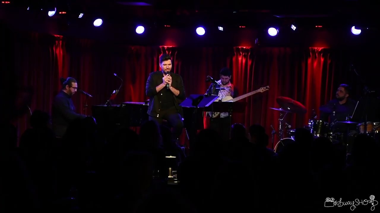 Mauricio Mart&iacute;nez sings Jaime Lozano's 