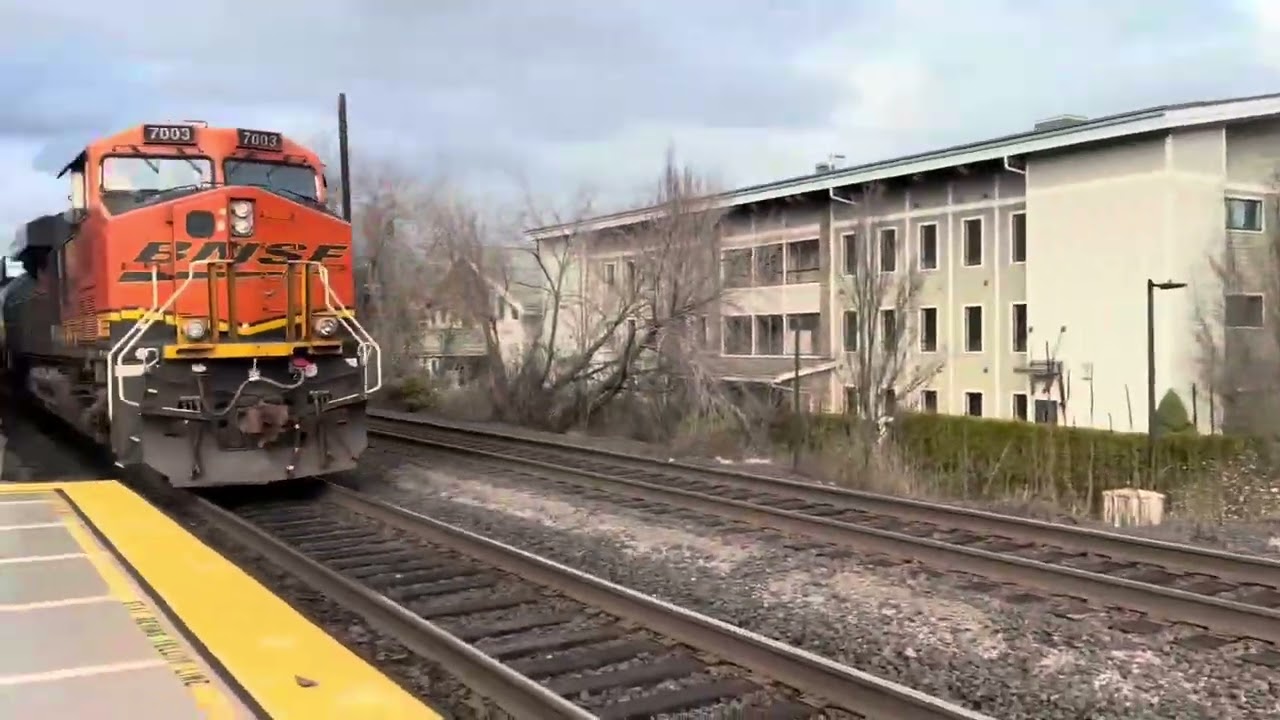 ￼￼BNSF ￼￼Freig￼ht ￼Trains in ￼SANDPOINT  IDAHO 