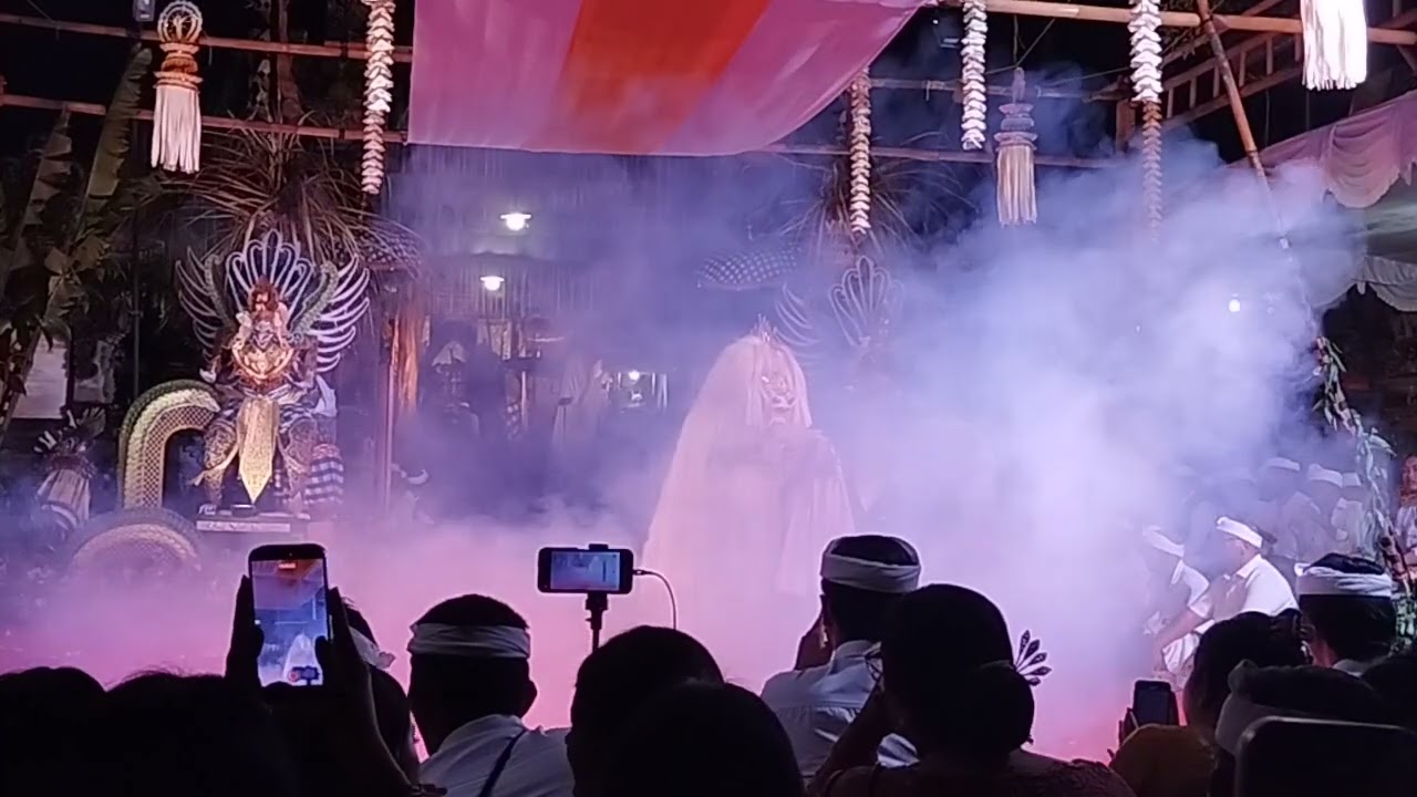 Sugra ida bhatara sesuhunan tedun napak pertiwi🙏sesolahan calonarang sane mamurda 