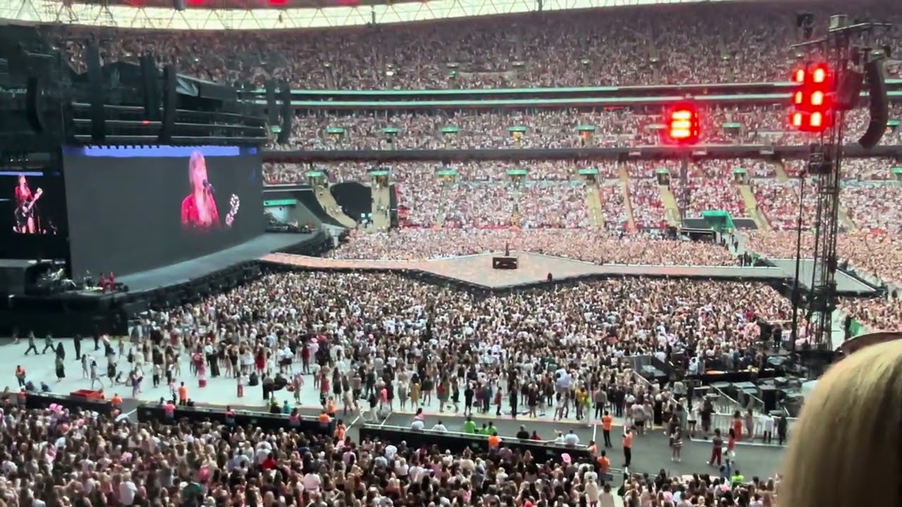 All Too Well - Taylor Swift (The Eras Tour - live from Wembley, London, N6)