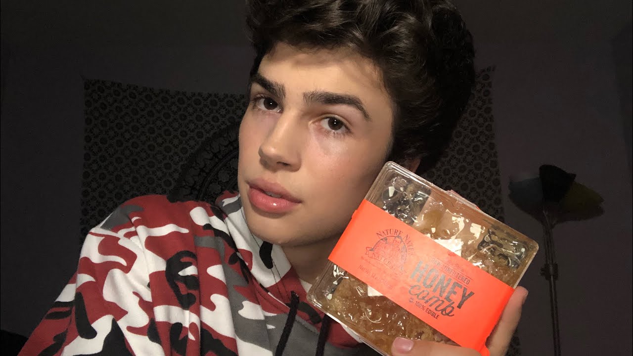 ASMR- Eating Raw Honeycomb 🍯 (Sticky, Crunchy, Major Tingles)