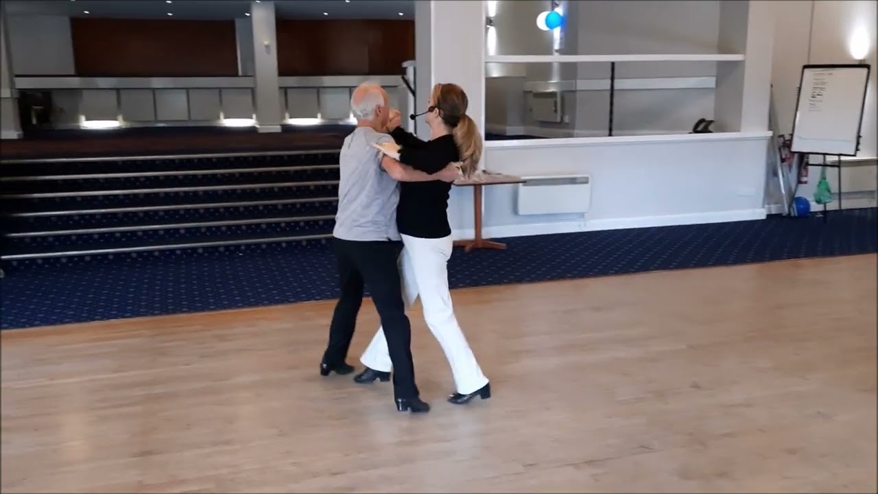 Glenroy Foxtrot Sequence Dance to Music (single LOD)