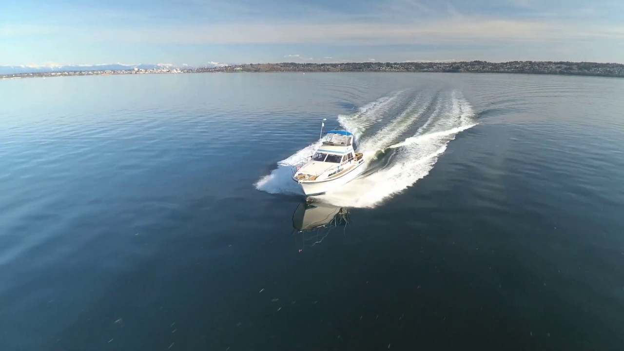 Cruising in a 1984 Storebro Royal Cruiser 36