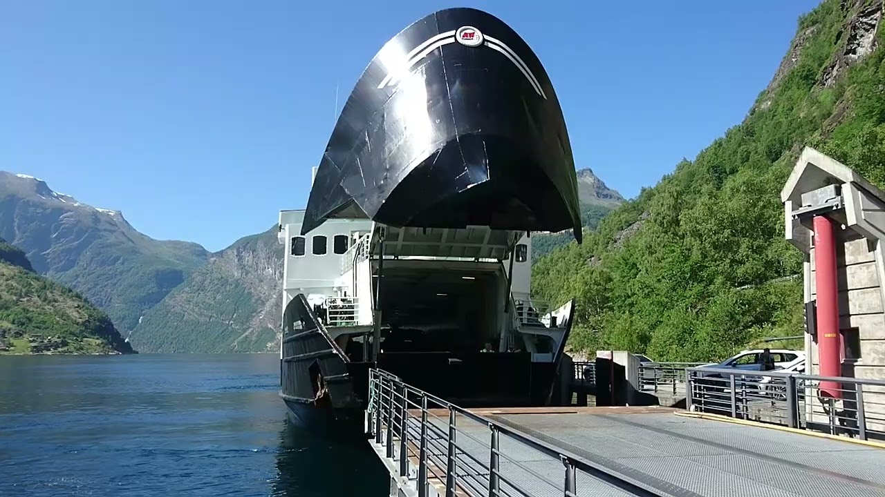 M/F Bolsøy ankomst Geiranger