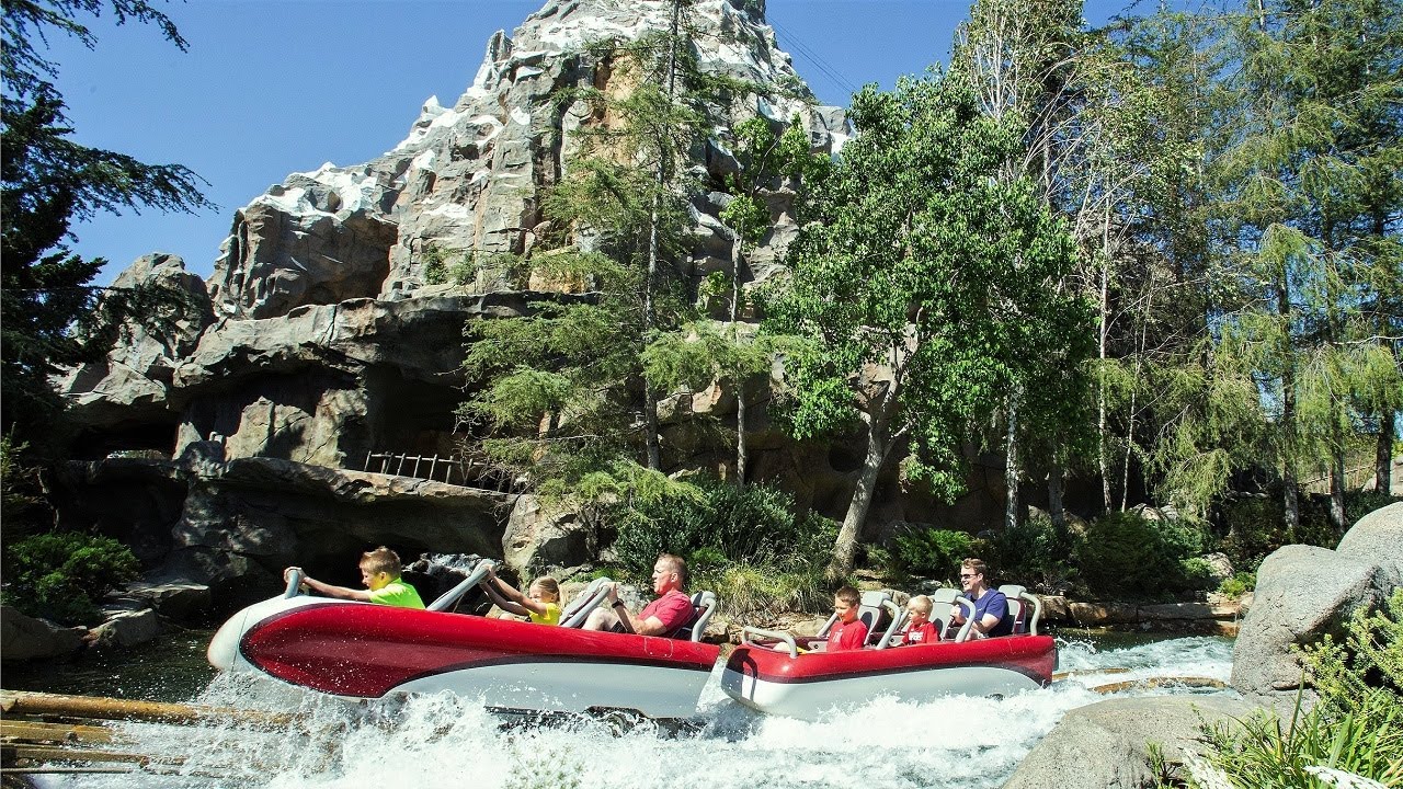 Disneyland | Matterhorn Bobsleds | Queue Loop