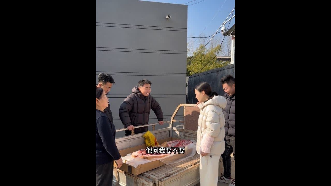 见见今天买这个猪肉确实不一样，肉很结实，吃粮食的和吃饲料的应该区别还挺大的，感觉够吃到过年的了😂#记录真实生活