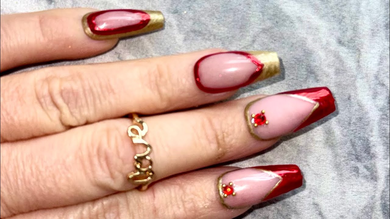 Easy winter nail art ideas for beginners to try at home