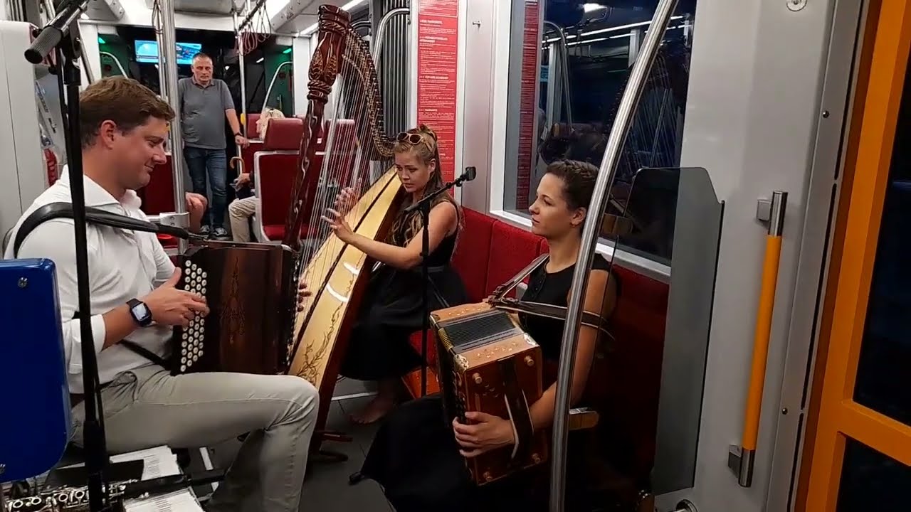 Deiner! (A. Maurer) Diatonische Expeditionen: Musikalische Straßenbahnfahrt 2023 durch Gmunden