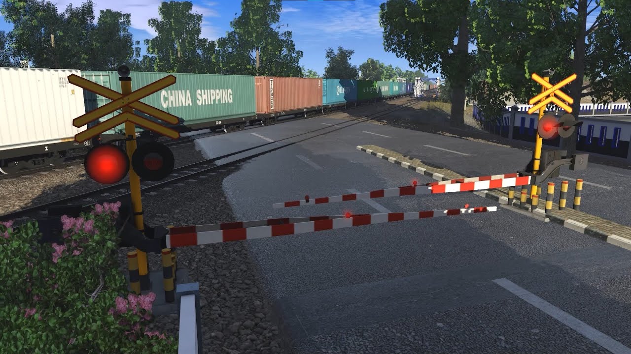 Railroad Crossing Indonesia Perlintasan Kereta Api Indonesia KA Barang Masuk Stasiun Cirebon