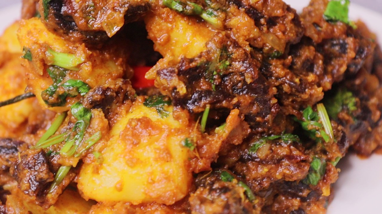 सुख्खा भुटेको बफ सुकुटि र अालु || Dried Buff Meat and Potato || सुकुटी र अ।लुको मिठो र सजिलो रेसिपी