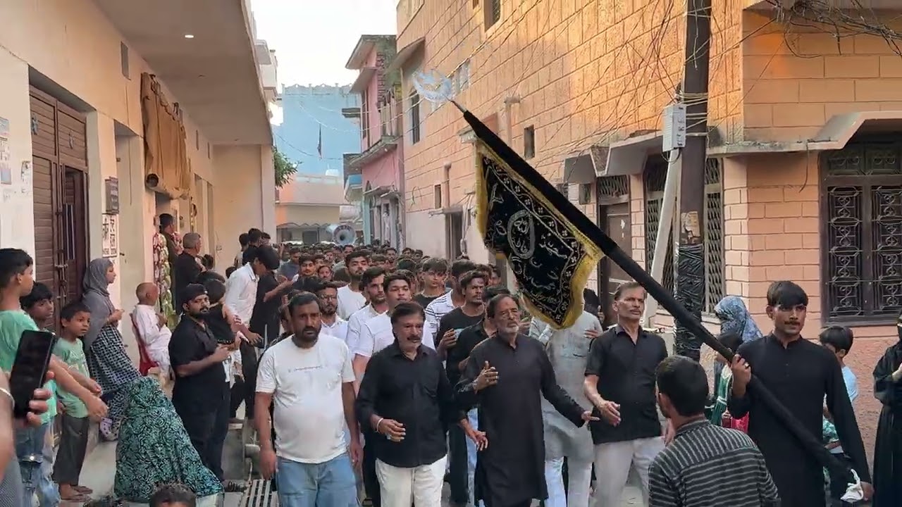 Watan me ab aa rhi hai Zainab Juloos e aza Anjuman e yadgar e husaini nowgawa sadat 6 rabiul awwal.
