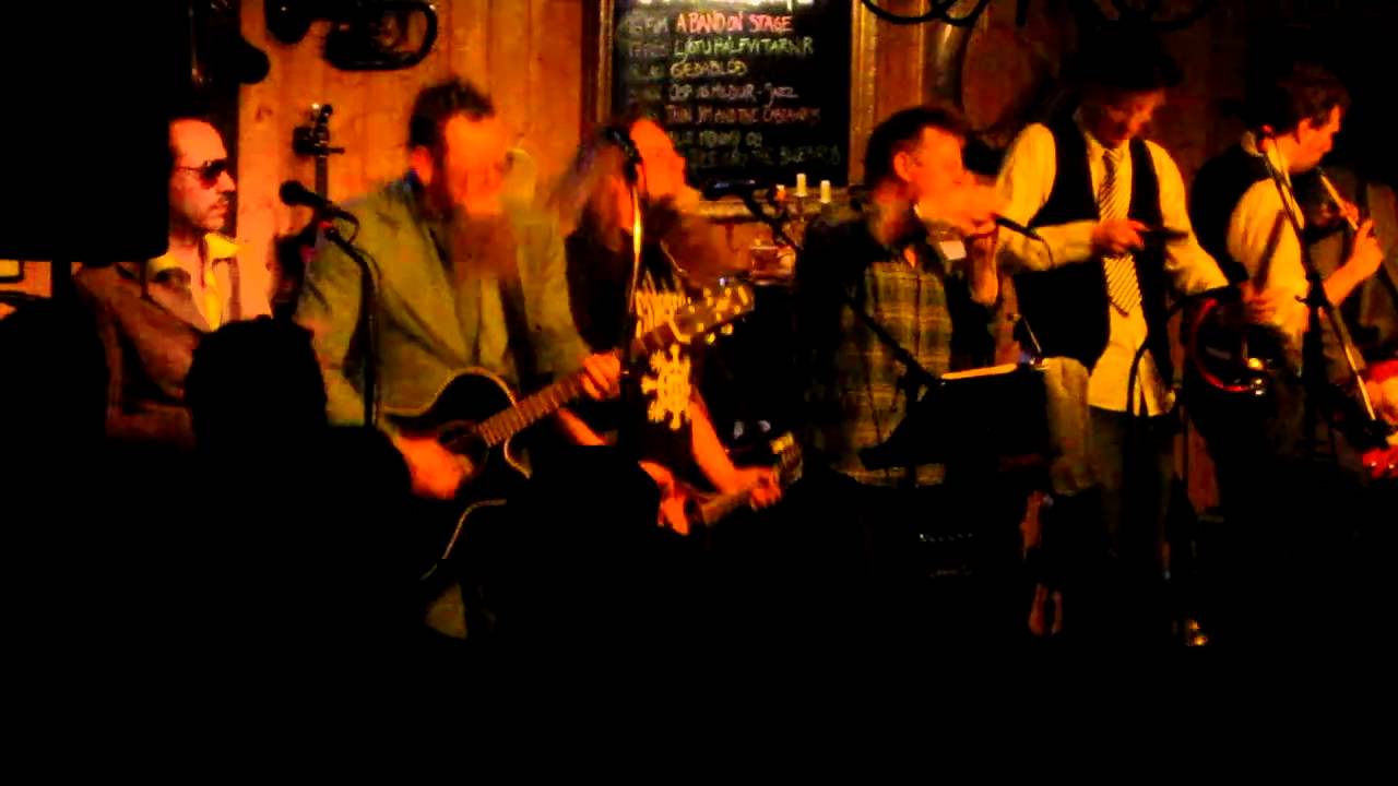 Lj&oacute;tu h&aacute;lfvitarnir - Bj&oacute;r, meiri bj&oacute;r (Live @ Rosenberg, 17. sept 2010)