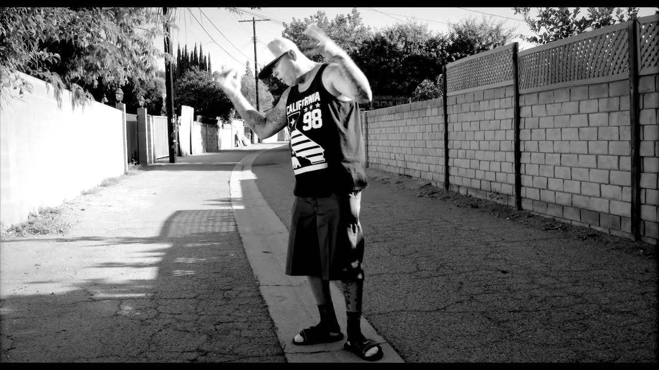 ALIVE & KAIR ONE.     