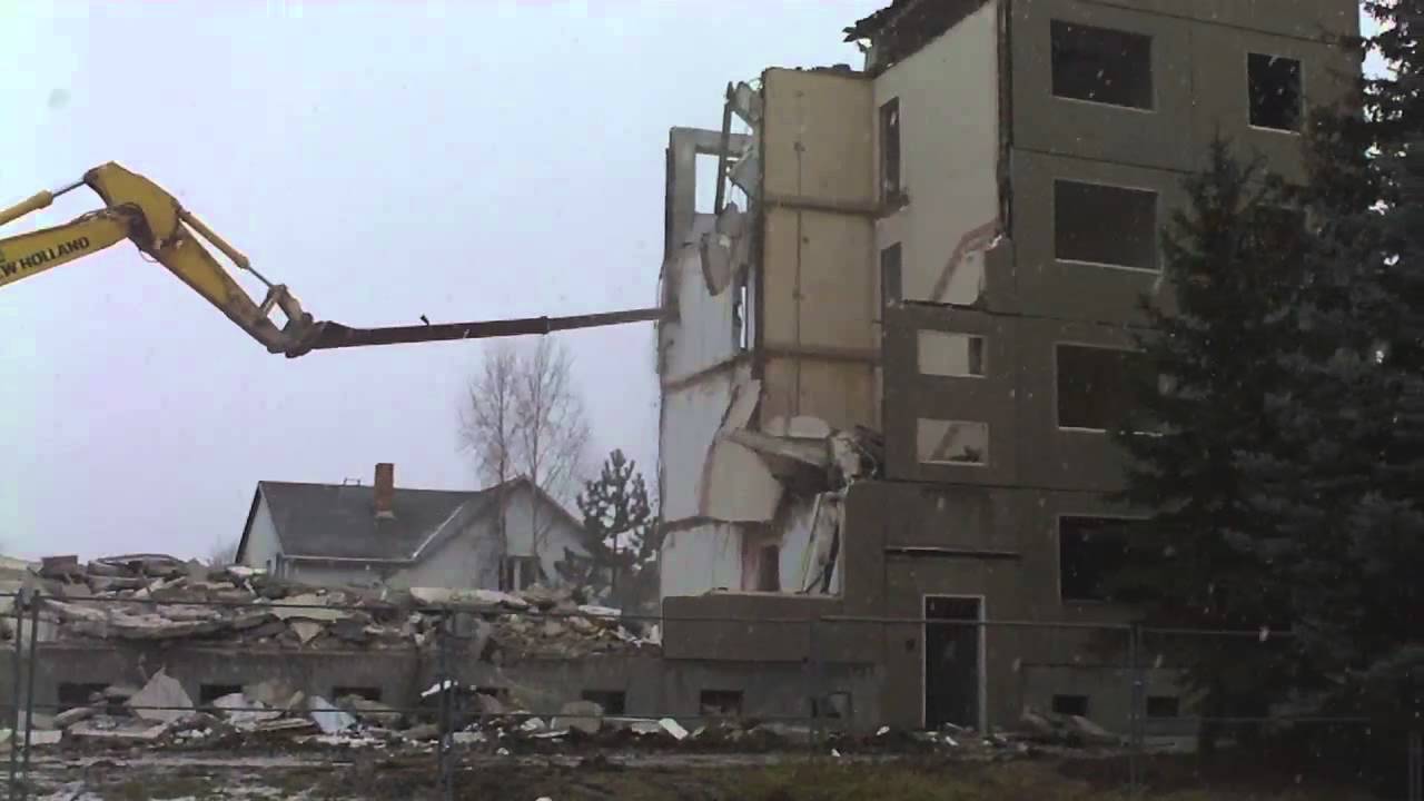 Abriss eines DDR Wohnblocks / Plattenbau in Deutschland (Special - Abriss eines Hauses) Doku
