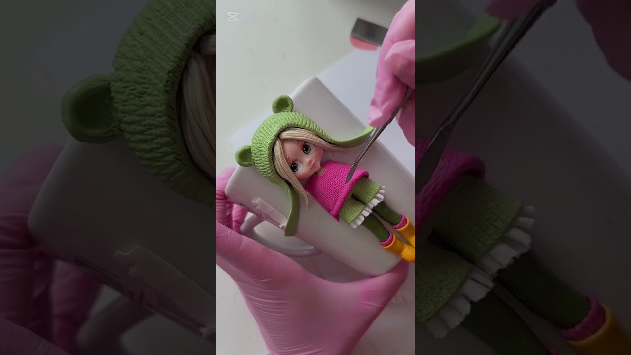Kubek z modeliny #fimoart #doll #ręcznierobione #handmade #polymerclay #fimoart #rękodzieło #cute