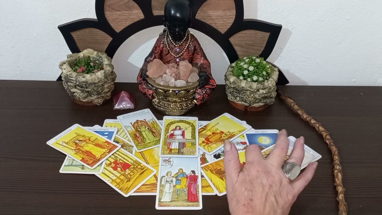 ❓️TE PIENSA ❓️#TAROTAMOR 