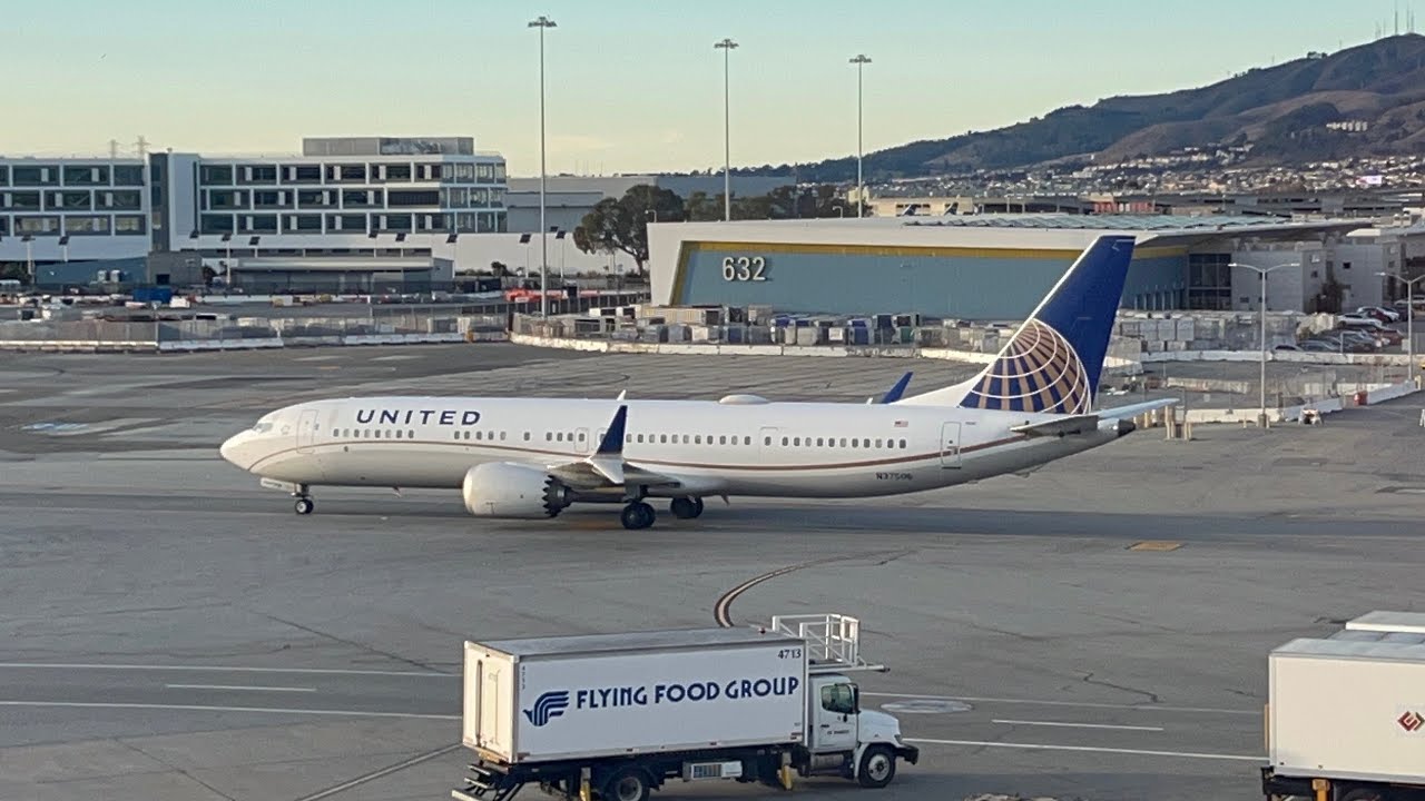 (Happy Tgiving!) United Airlines UA698 San Francisco (SFO) - Los Angeles (LAX) 11/28/2024 B737 MAX 9