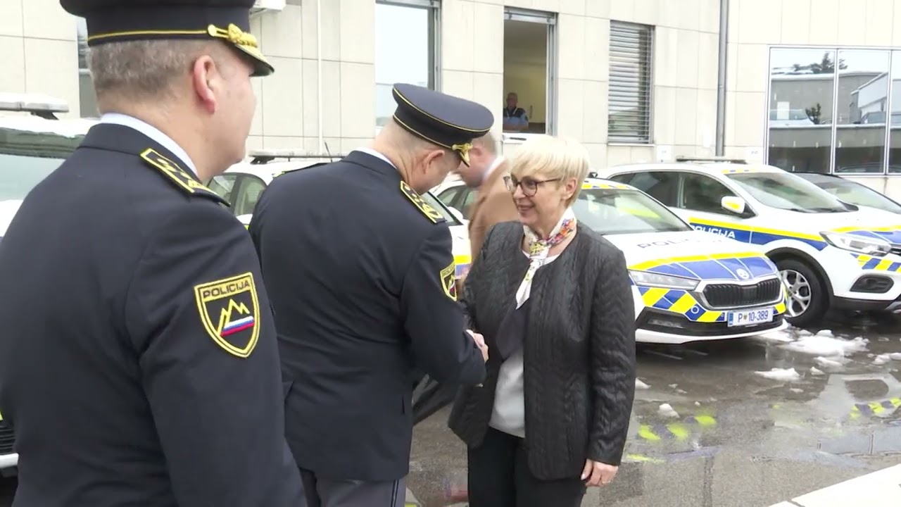 Predsednica obiskala zaposlene v dežurnih službah v Novem mestu