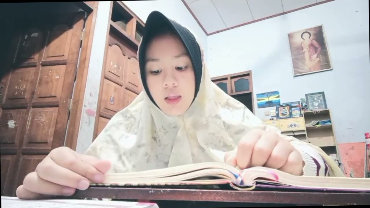 TUGAS PAI MEMBUAT VIDIO MENGAJI DAN SHOLAT JENAZAH  LAURENCIA AUREL MAHADEWI (17) 