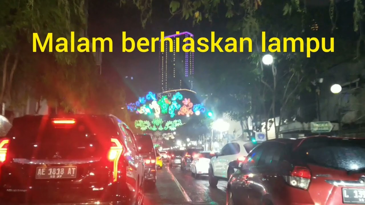 Sabtu malam 26 Feb 22 suasana pusat kota Surabaya